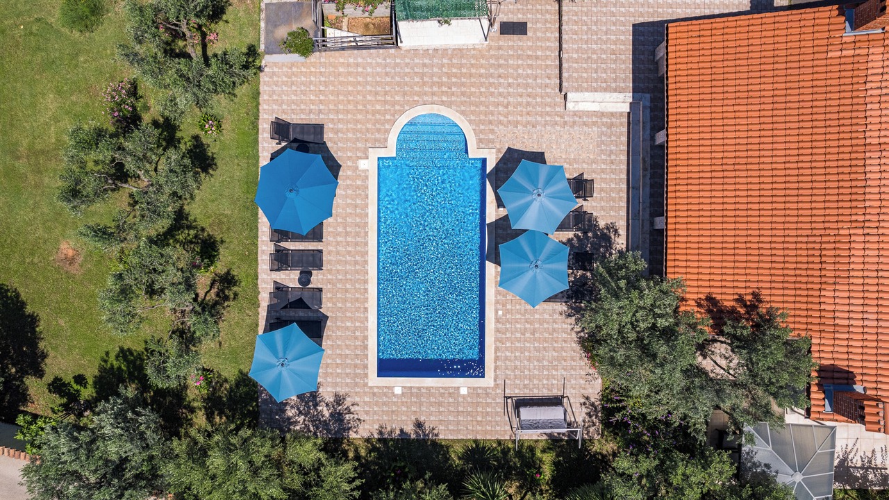 Photo of Outdoor in Kavran