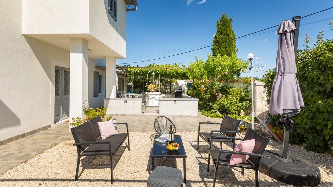Photo of Patio Balcony in Gajana