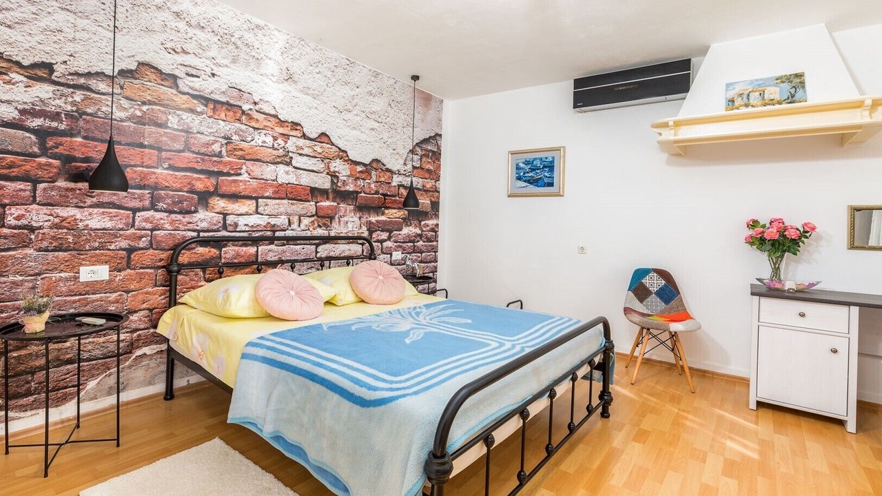 Photo of Bedroom in Gajana