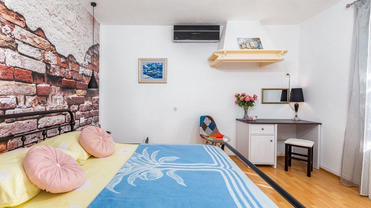 Photo of Bedroom in Gajana