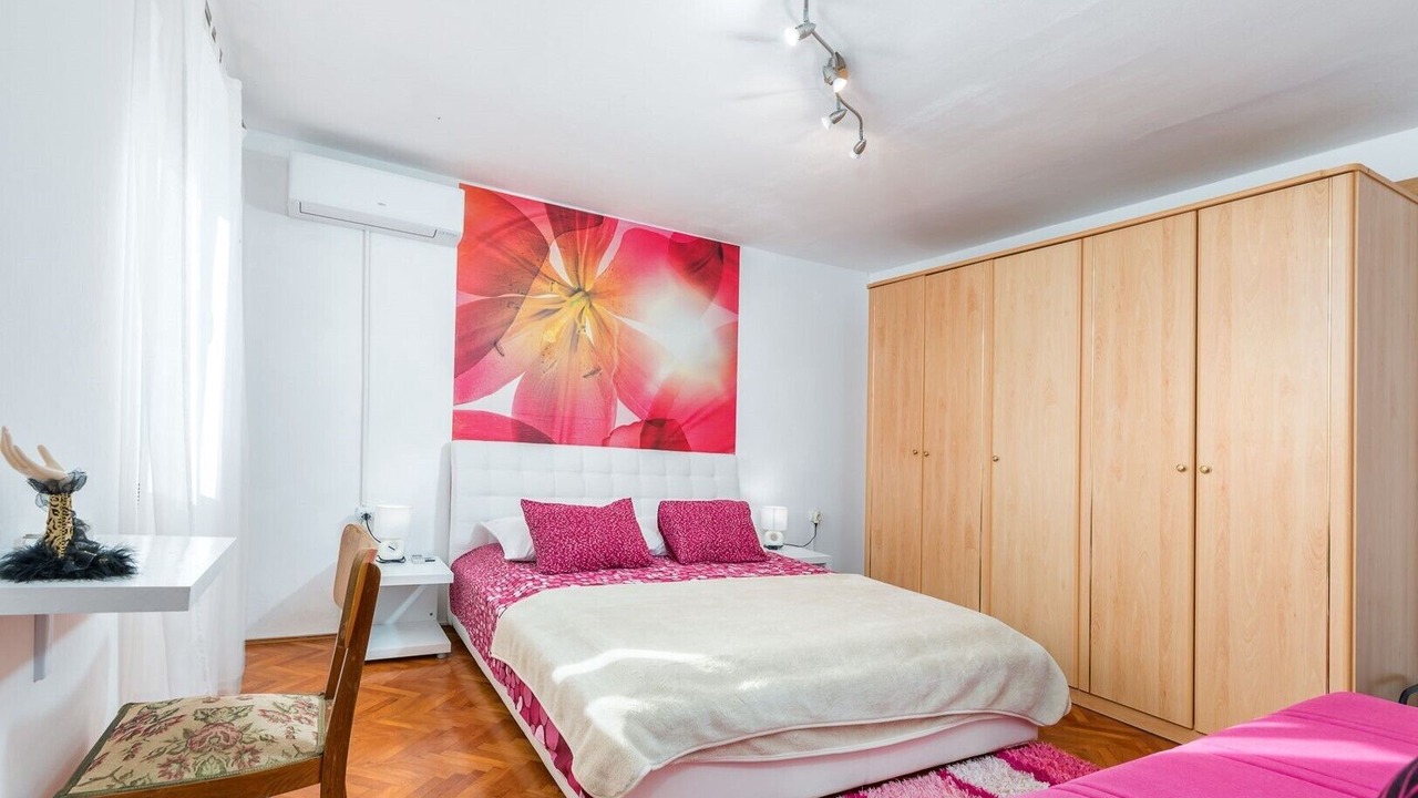 Photo of Bedroom in Gajana