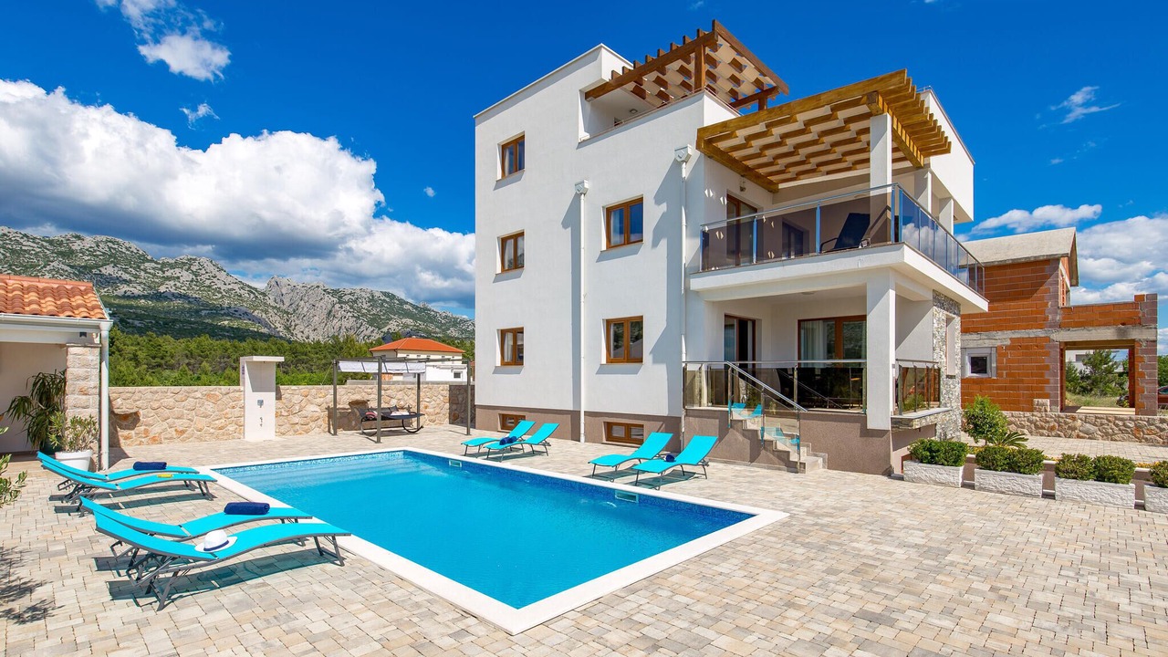 Photo of Outdoor in Seline