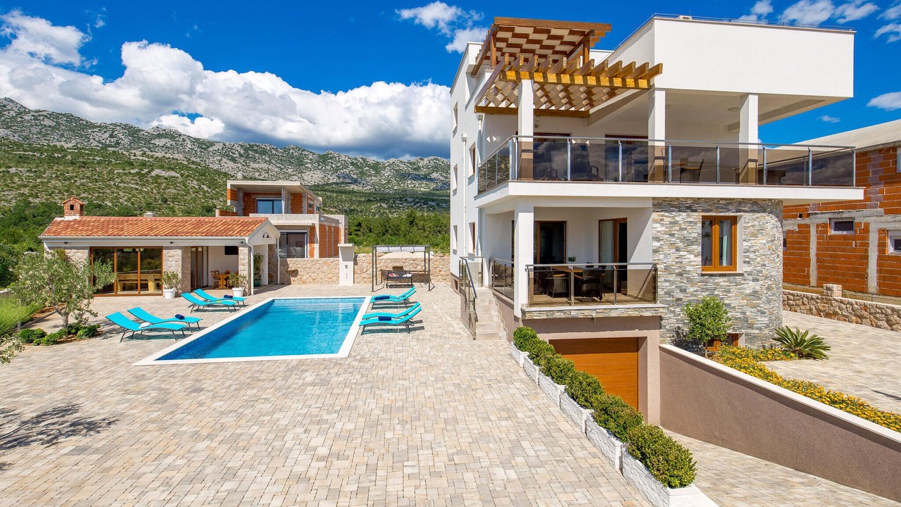 Photo of Outdoor in Seline