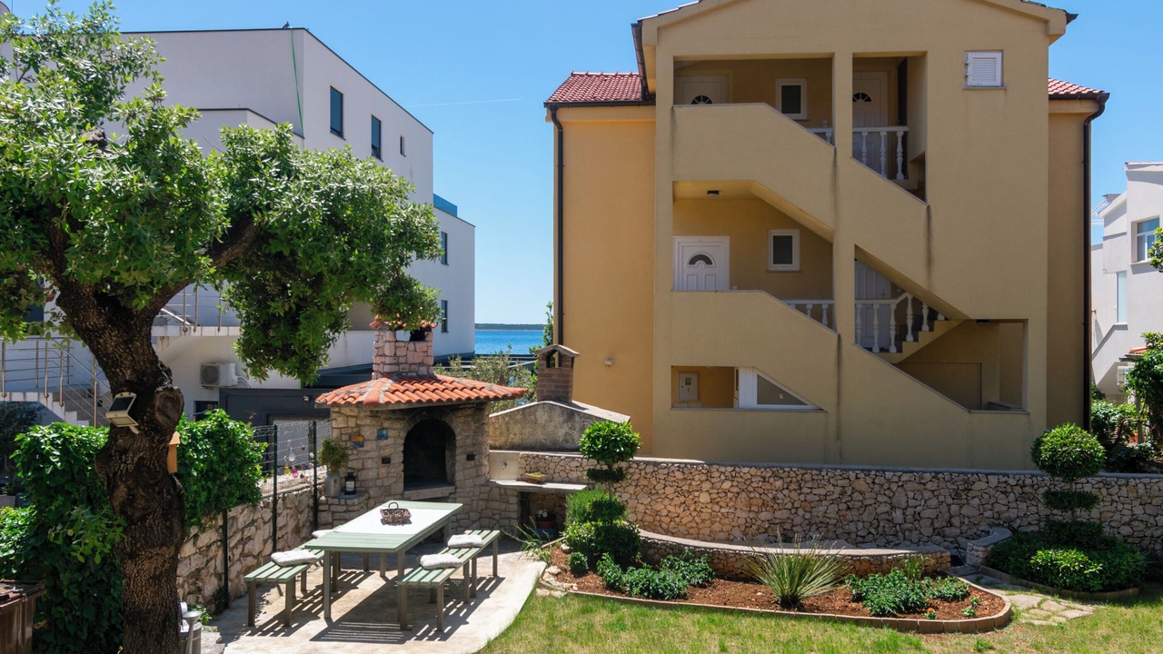 Photo of Outdoor in Mandre