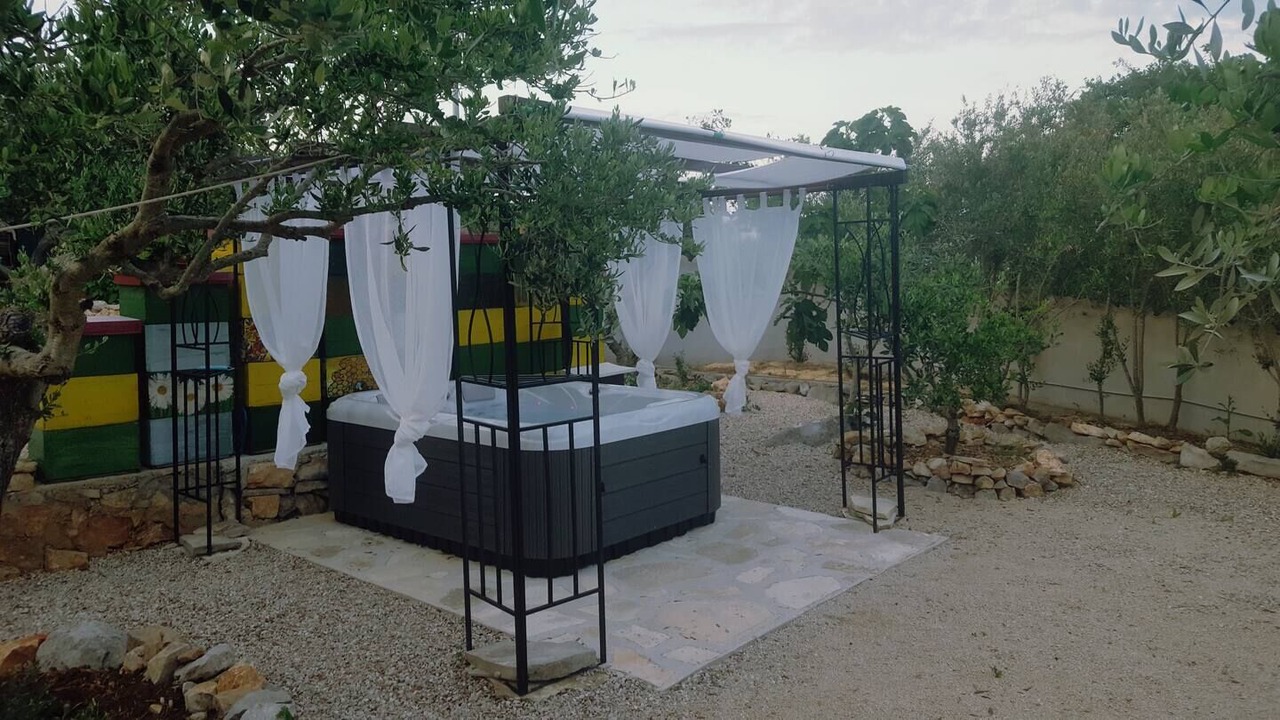 Photo of Outdoor in Grohote