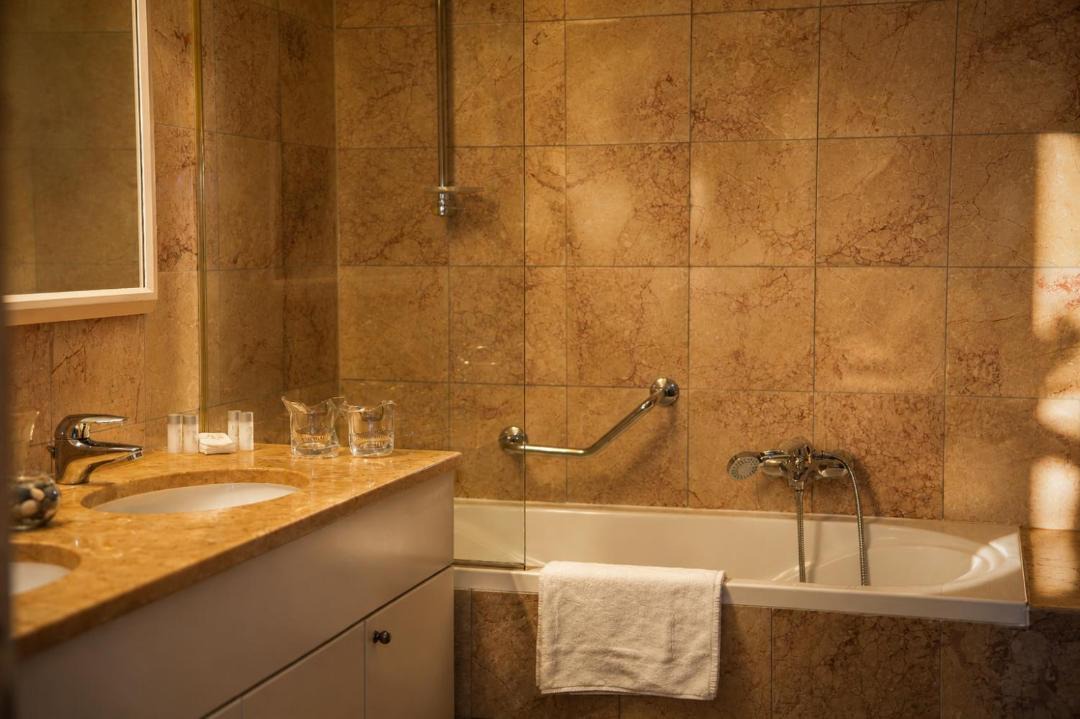 Photo of Bathroom in Cove Murtar