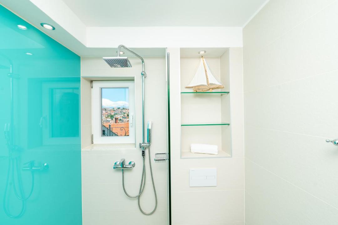 Photo of Bathroom in Cove Murtar