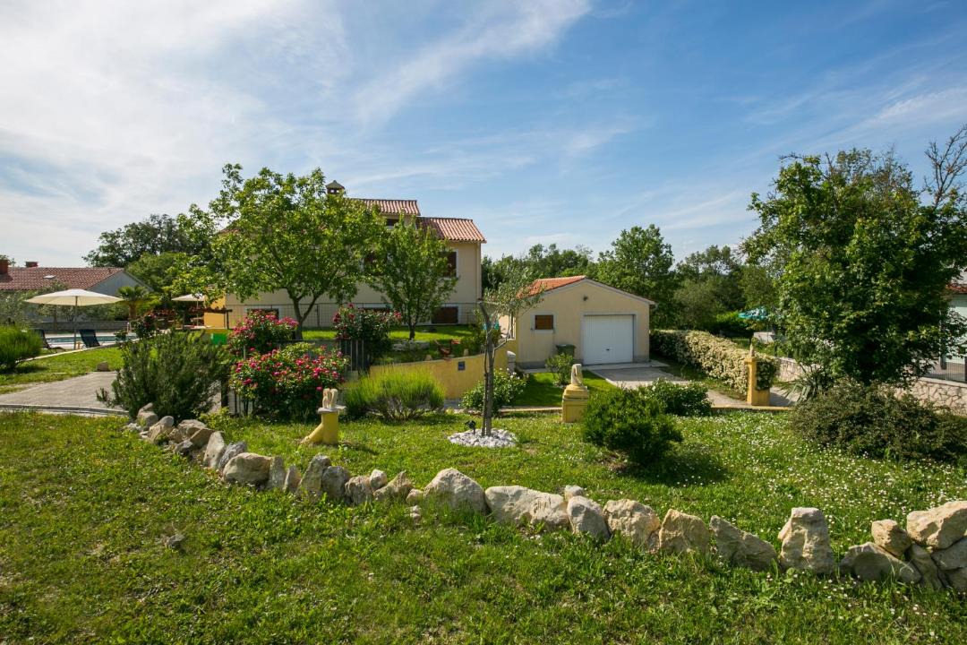 Photo of Others in Kapelica