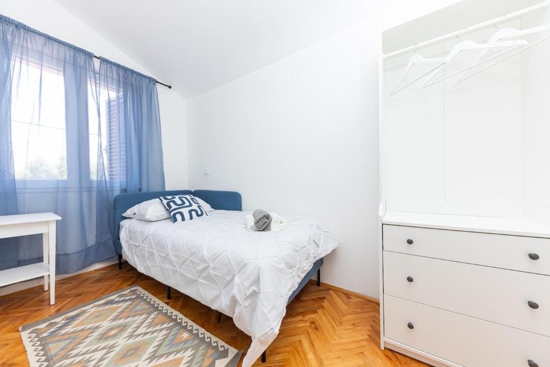 Photo of Bedroom in Grohote