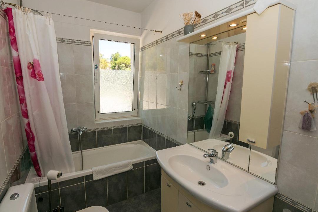 Photo of Bathroom in Varos
