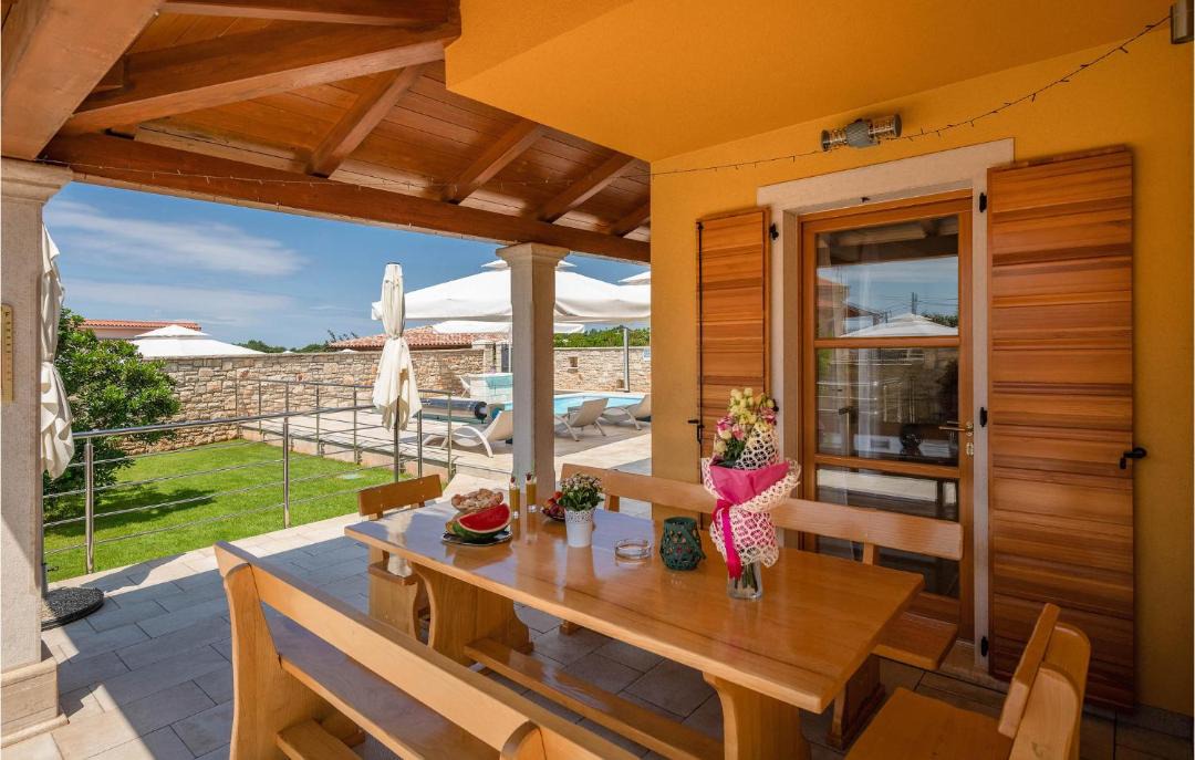 Photo of Patio Balcony in Gajana