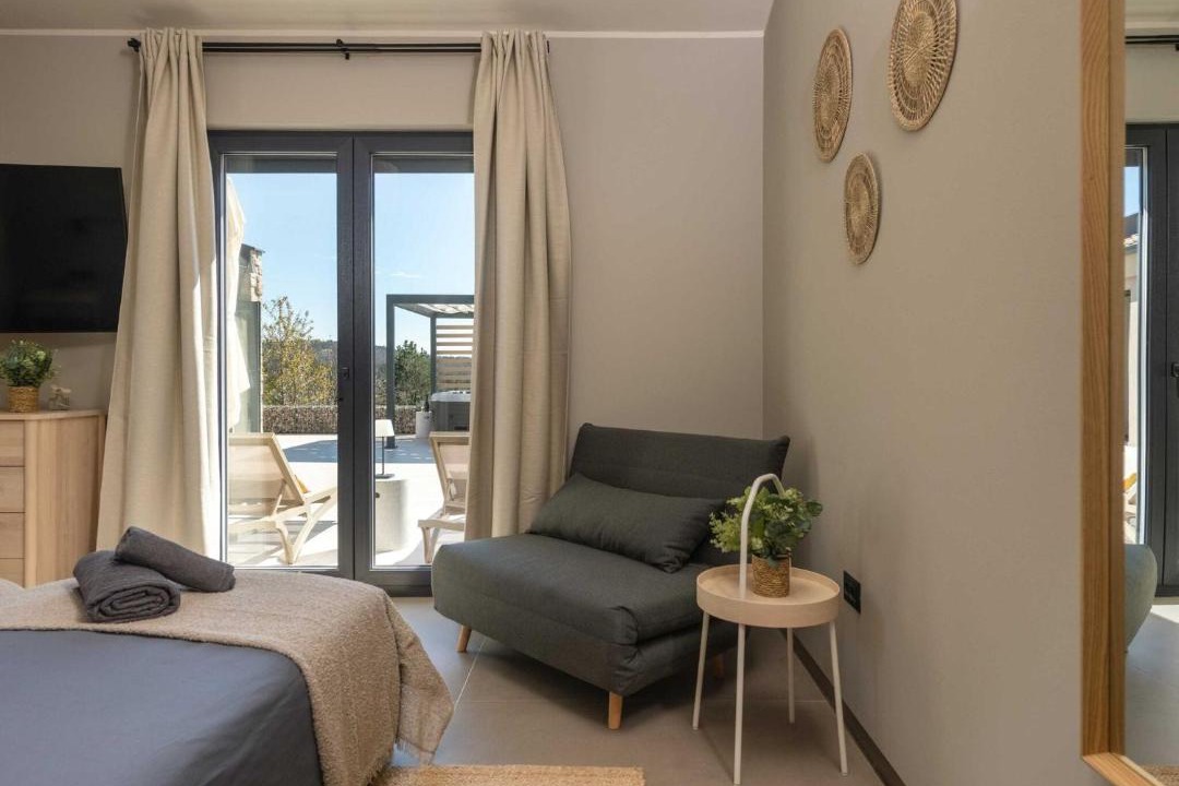 Photo of Bedroom in Hum