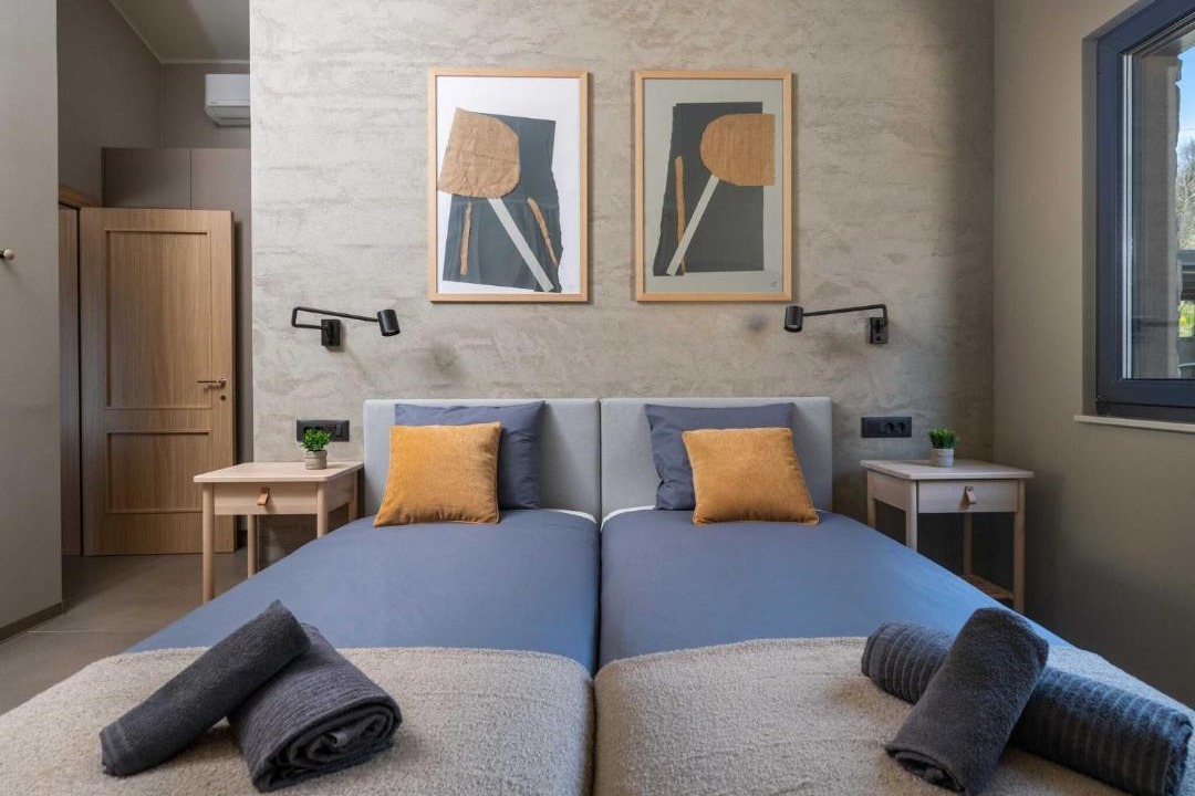 Photo of Bedroom in Hum