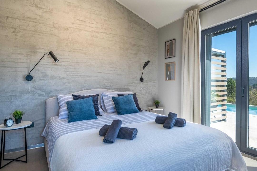Photo of Bedroom in Hum