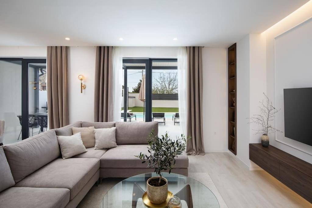Photo of Livingroom in Loborika