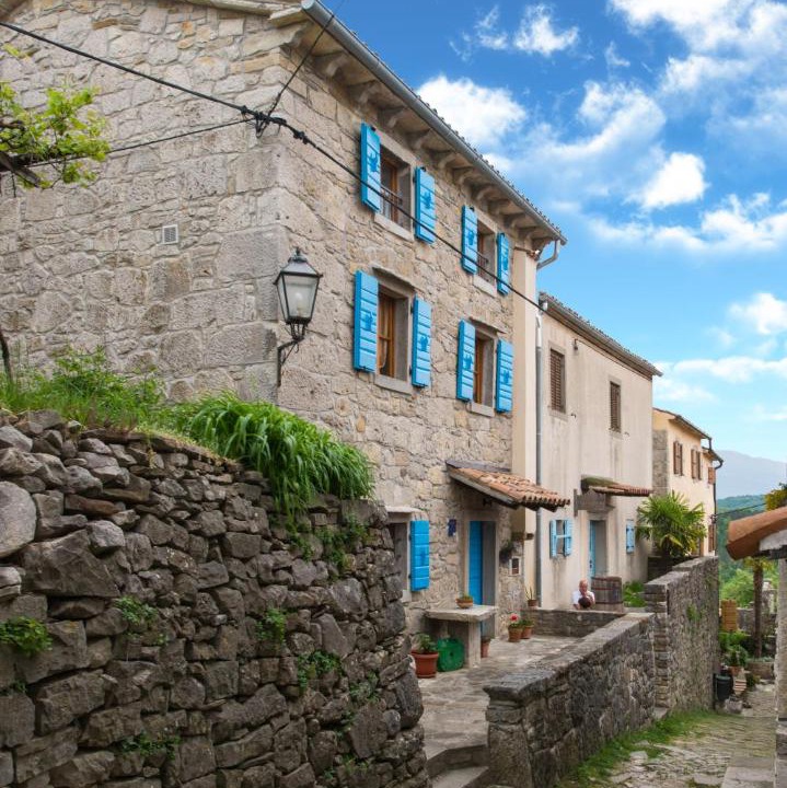 Photo of Buildings in Grabri