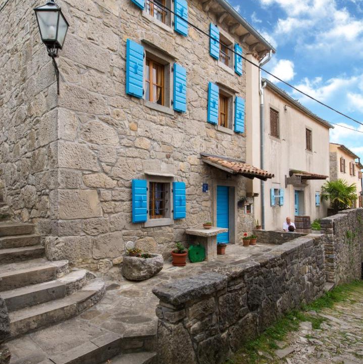 Photo of Buildings in Grabri