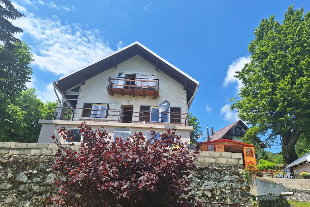 Photo of Buildings in Zelin Mrzlovodicki