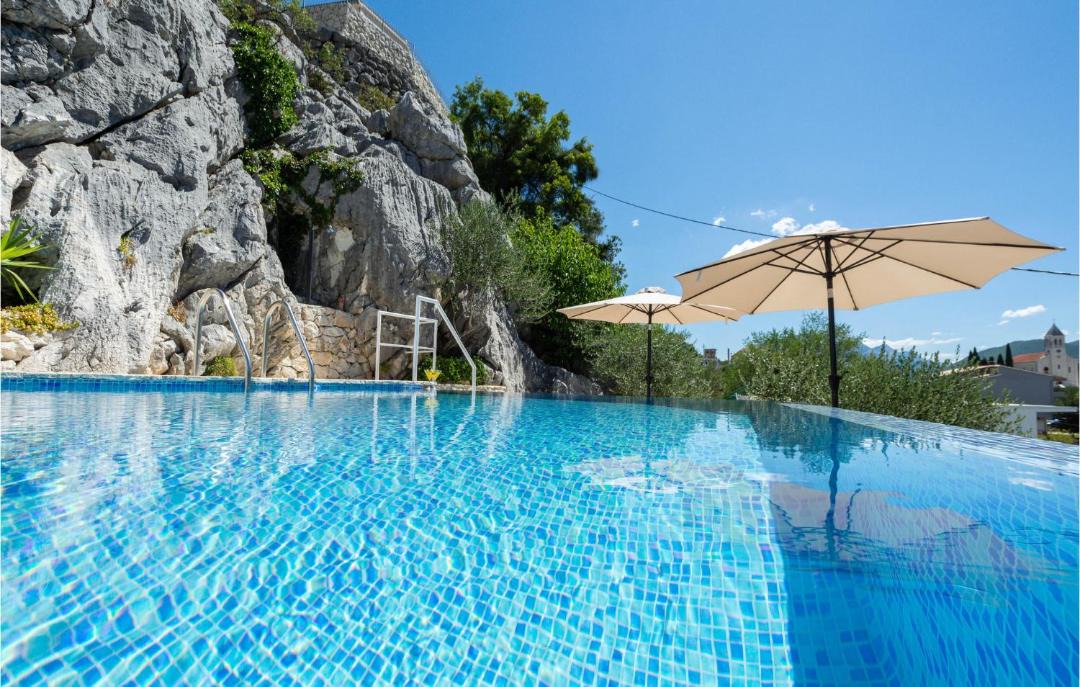 Photo of Others in Omis