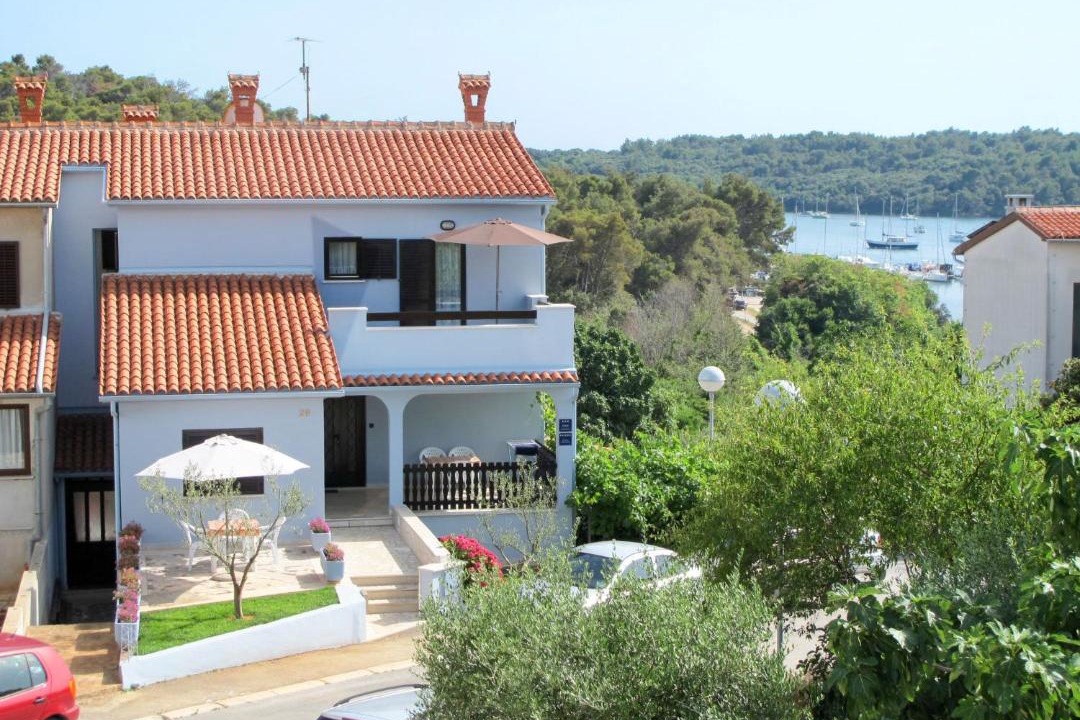 Photo of Buildings in Vinkuran