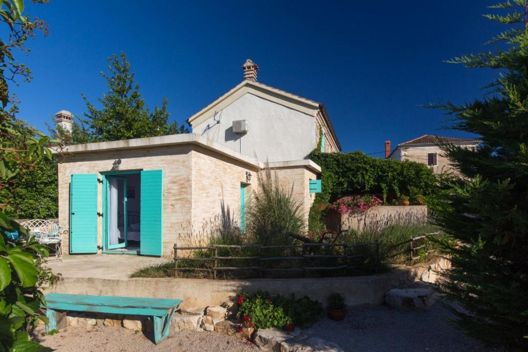 Photo of Buildings in Rasopasno