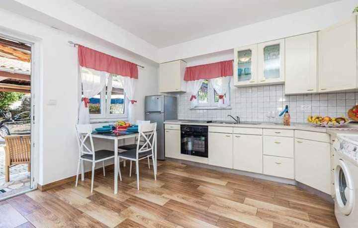 Photo of Kitchen in Rubesi