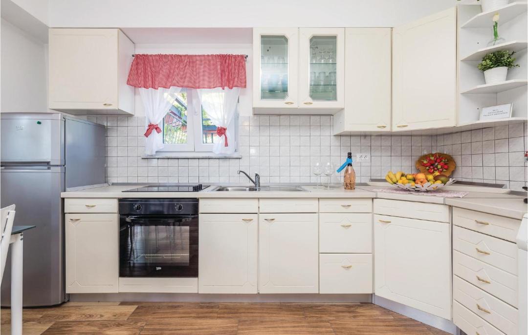 Photo of Kitchen in Rubesi