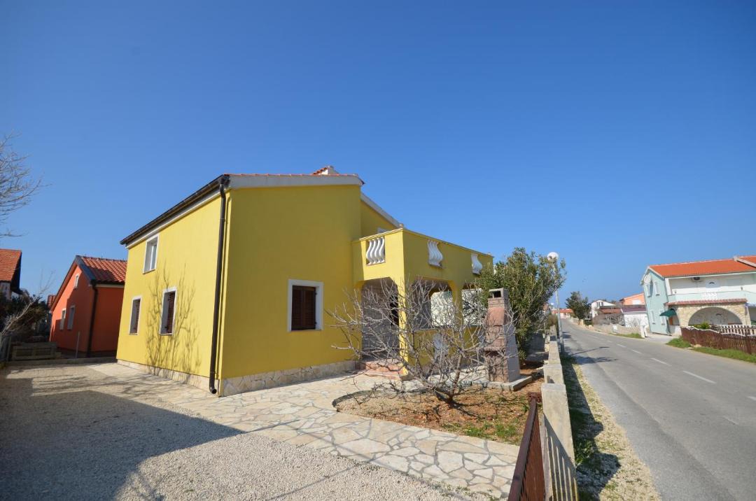 Photo of Buildings in Vir