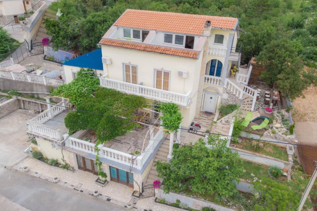 Photo of Buildings in Klanfari
