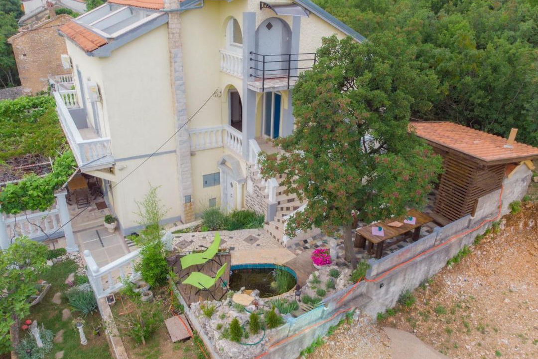 Photo of Buildings in Klanfari