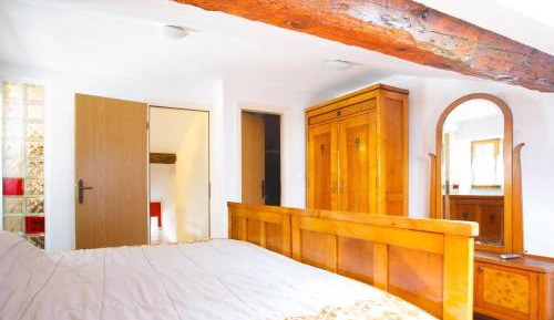 One-Bedroom Apartment with Park View
