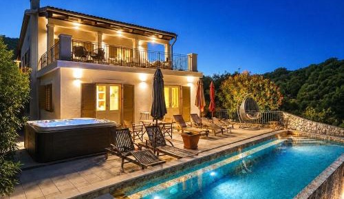 Deluxe Villa