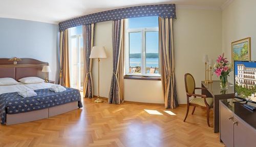 Double Room with Balcony and Sea View