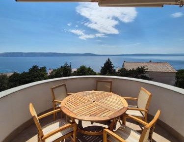 Two-Bedroom Apartment with Terrace and Sea View