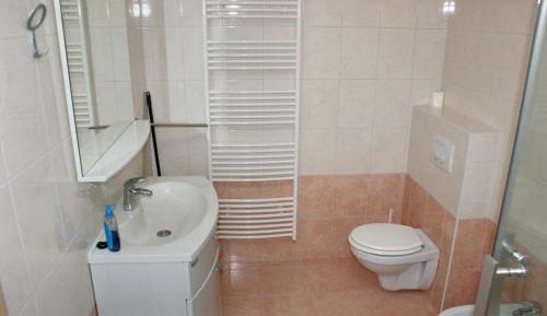 One-Bedroom Apartment with Balcony
