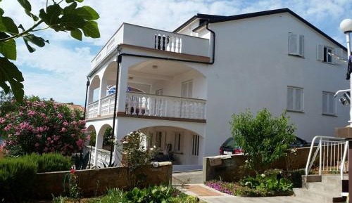 Apartment with Garden View