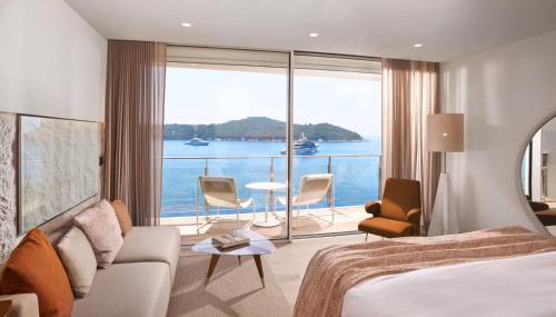 Deluxe Triple Room with Sea View