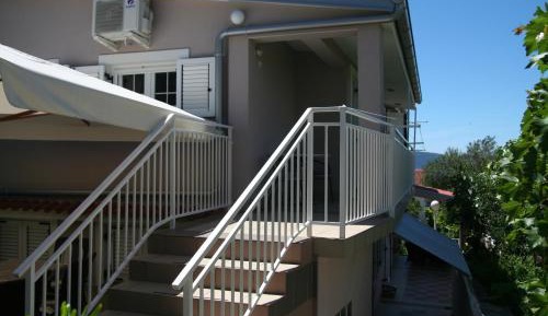 One-Bedroom Apartment with Balcony