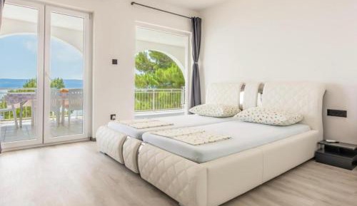 Two-Bedroom Apartment with Balcony and Sea View