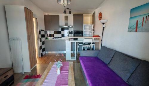 One-Bedroom Apartment with Sea View and Balcony