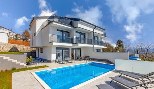 Four-Bedroom Luxury Apartment