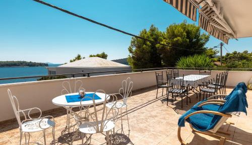 Three-Bedroom Apartment with Terrace and Sea View