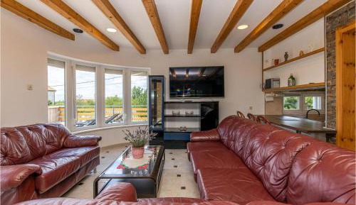 Three-Bedroom Vacation Home 