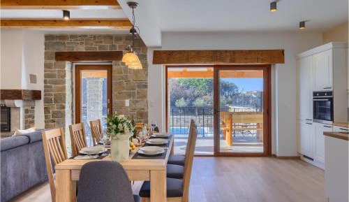 Three-Bedroom Vacation Home 