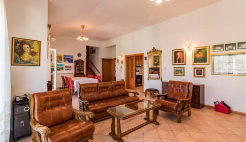 Three-Bedroom Vacation Home 