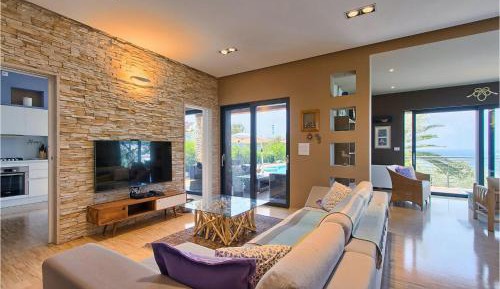 Six-Bedroom Holiday Home