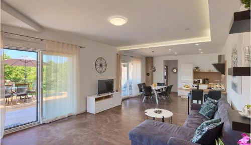 Three-Bedroom Vacation Home 