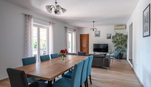 Six-Bedroom Holiday Home