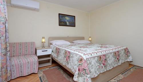 One-Bedroom Apartment with Terrace and Sea View