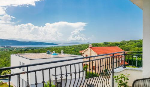 Superior One-Bedroom Apartment with Balcony